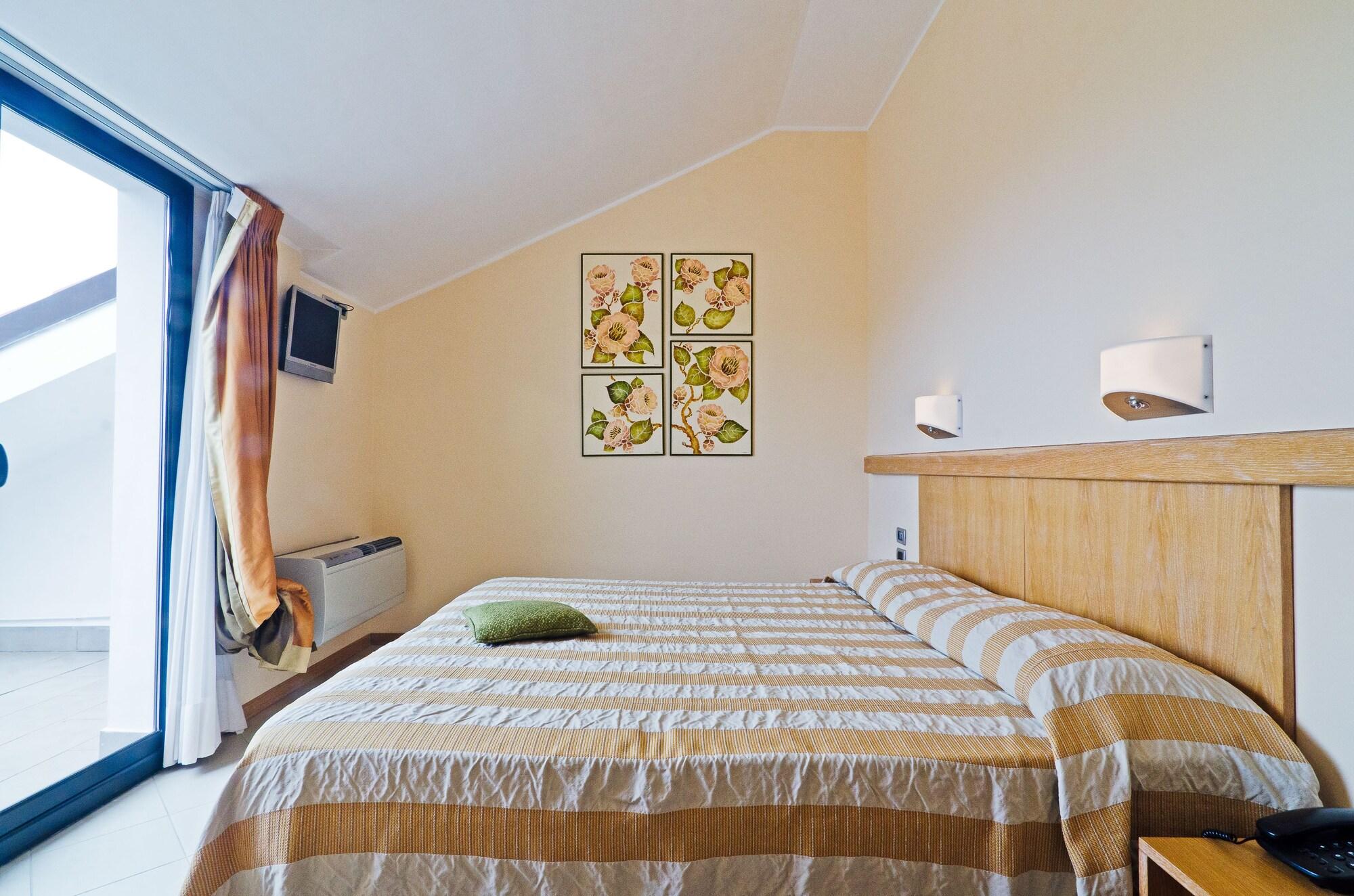 กาสเตลลาโร กอล์ฟ รีสอร์ต Hotel คาสเตลลาโร ภายนอก รูปภาพ