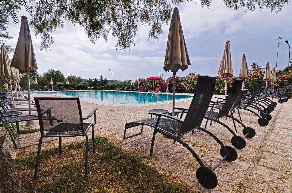 กาสเตลลาโร กอล์ฟ รีสอร์ต Hotel คาสเตลลาโร ภายนอก รูปภาพ